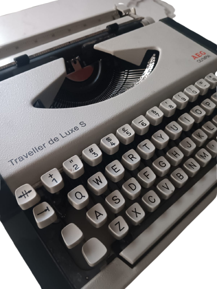 Olympia Traveller's de Luxe S Typewriter — Image 6