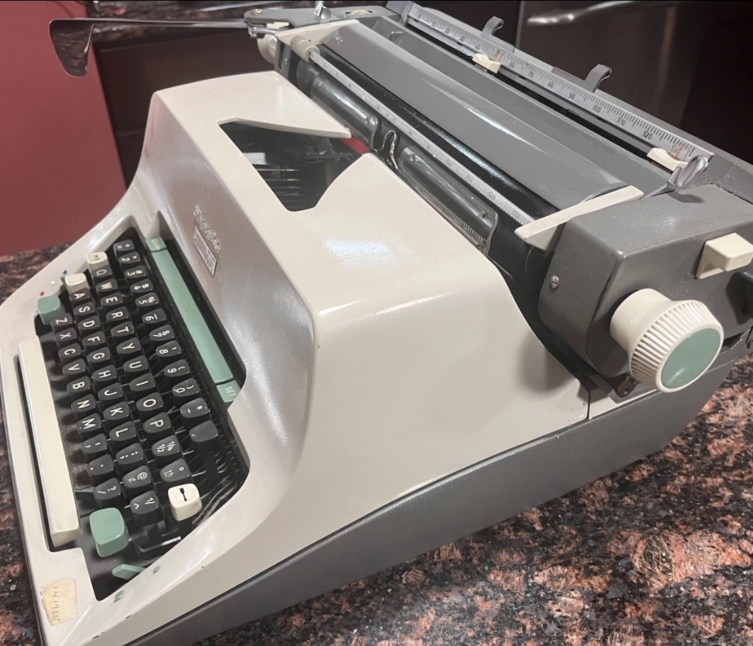 Olympia sg3 manual typewriter  — Image 3