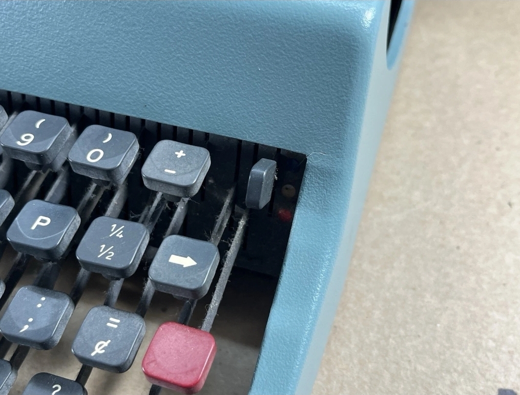 Olivetti lettera 32 manual typewriter  — Image 11