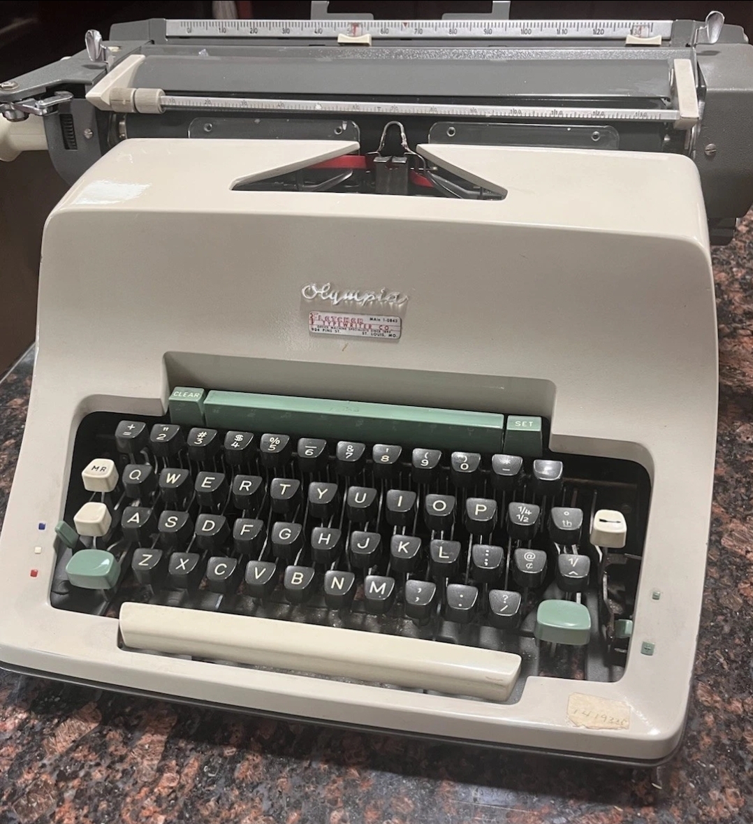 Olympia sg3 manual typewriter 