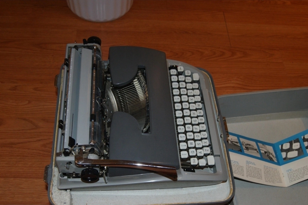 Remington mark two manual typewriter  — Image 4