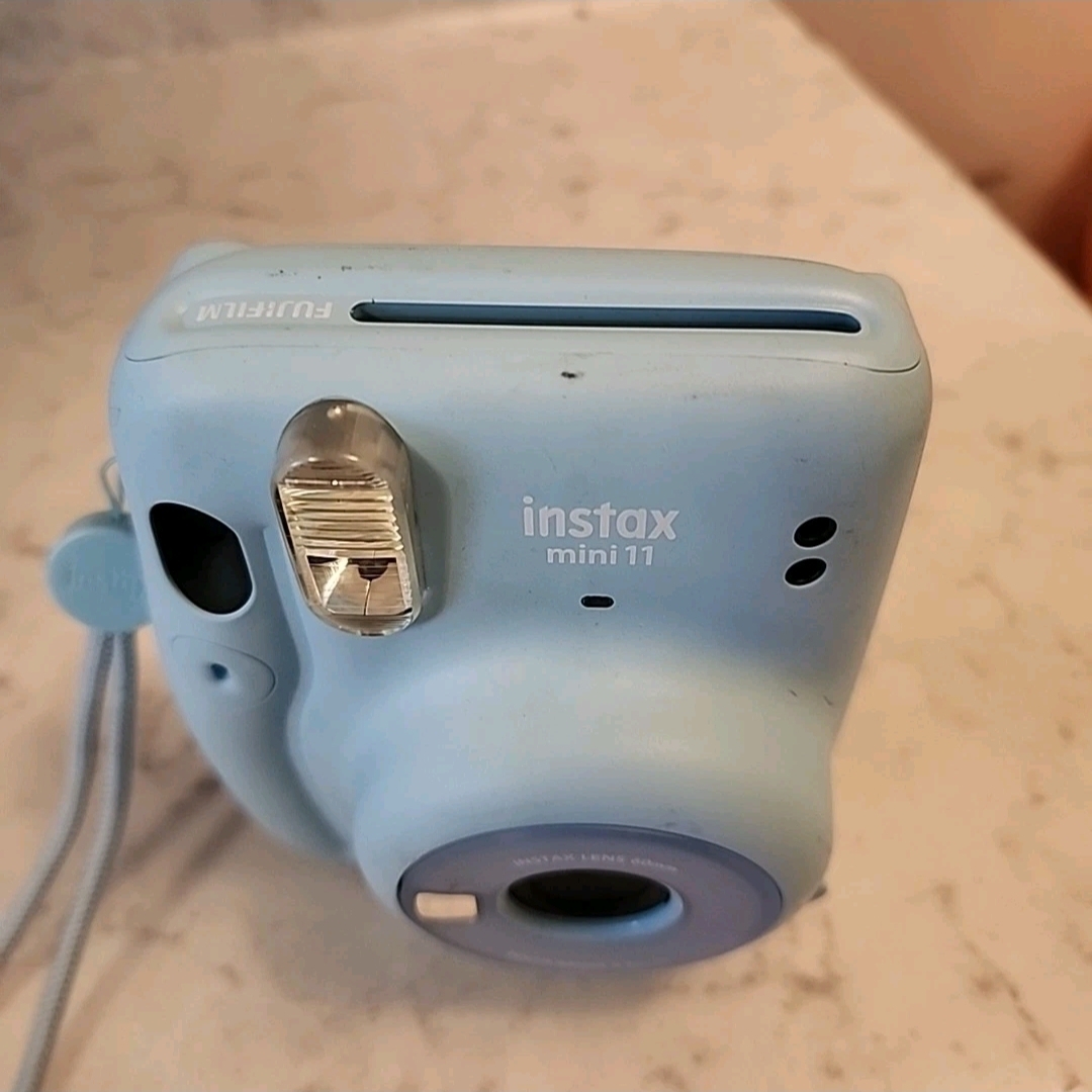 Fujifilm instax mini 11 instant film camera  — Image 2