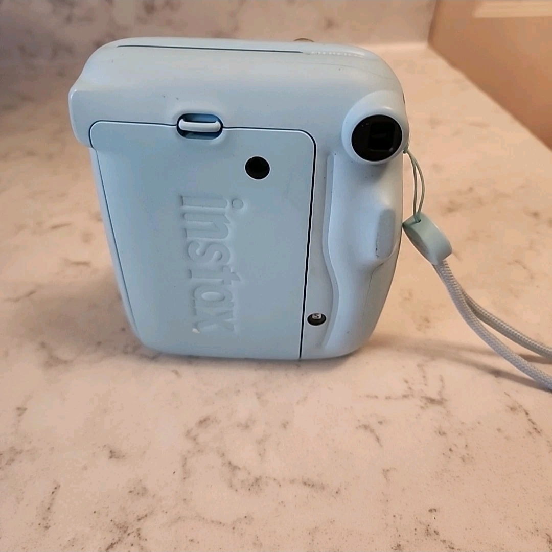Fujifilm instax mini 11 instant film camera  — Image 3