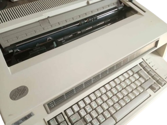 IBM 6784 Electronic Typewriter — Image 3