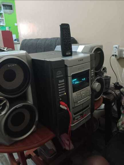 Sony MHC RG 55 3 CD Changer — Image 4