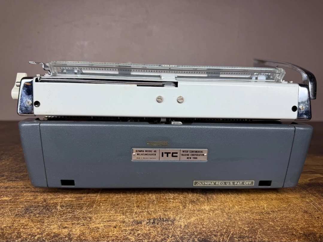Olympia sm 9 typewriter  — Image 3