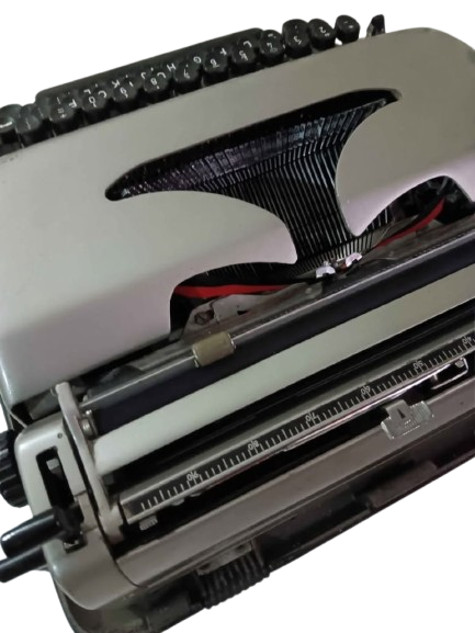 Adler Privat Manual Typewriter — Image 3