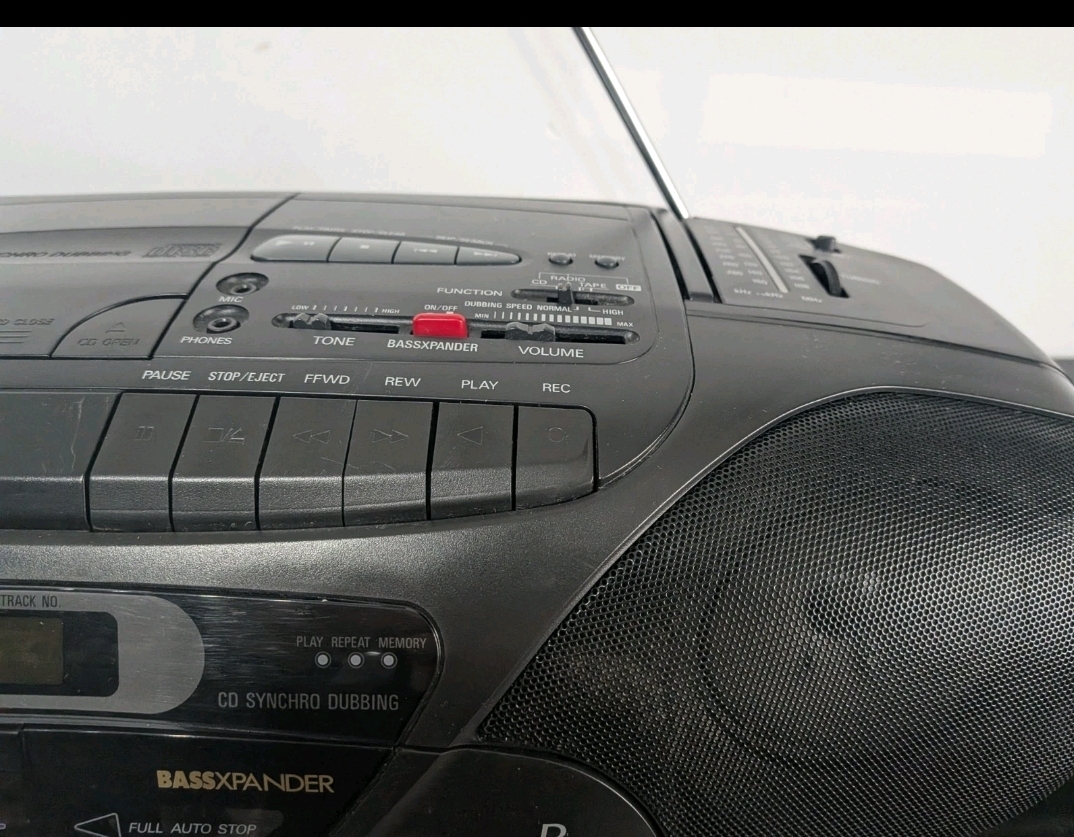 SANYO MCD Z37L BOOMBOX  — Image 3