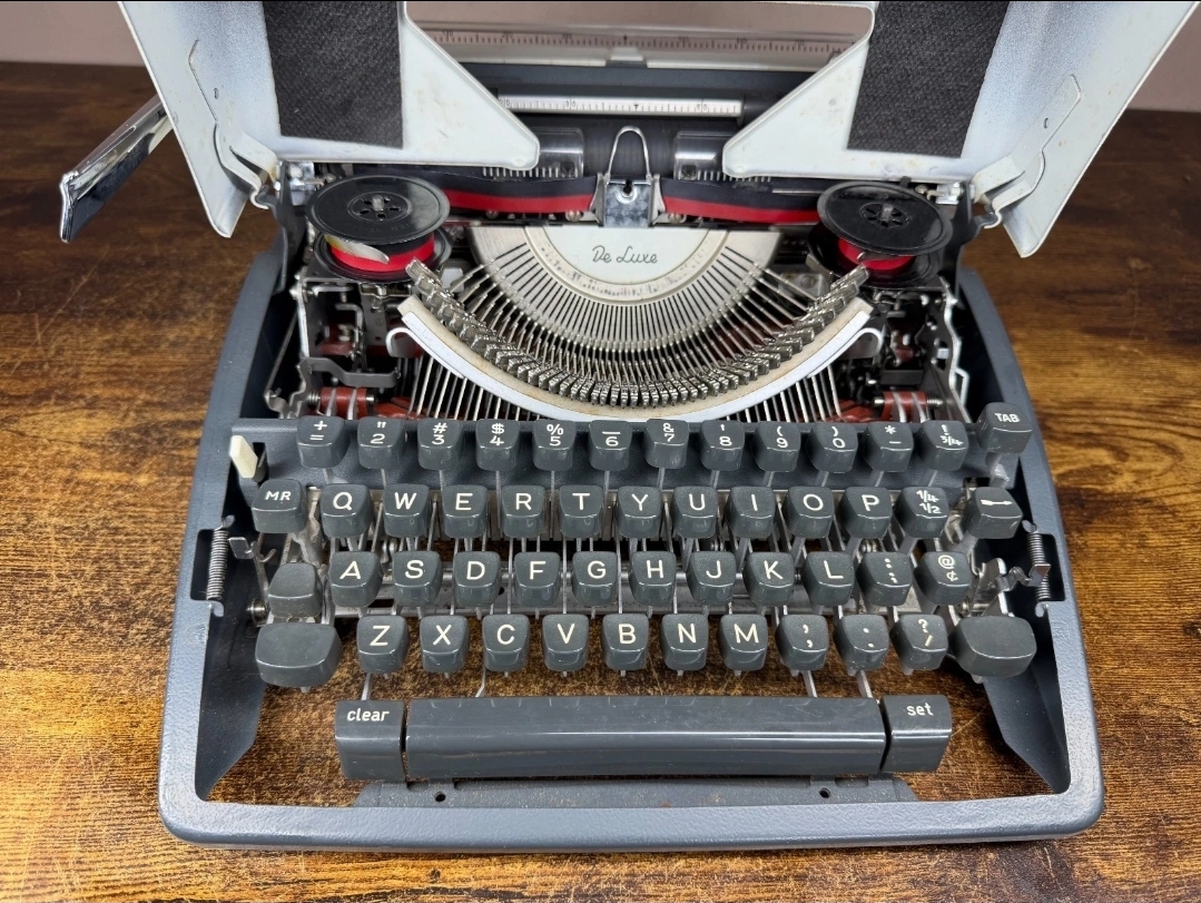 Olympia sm 9 typewriter  — Image 4