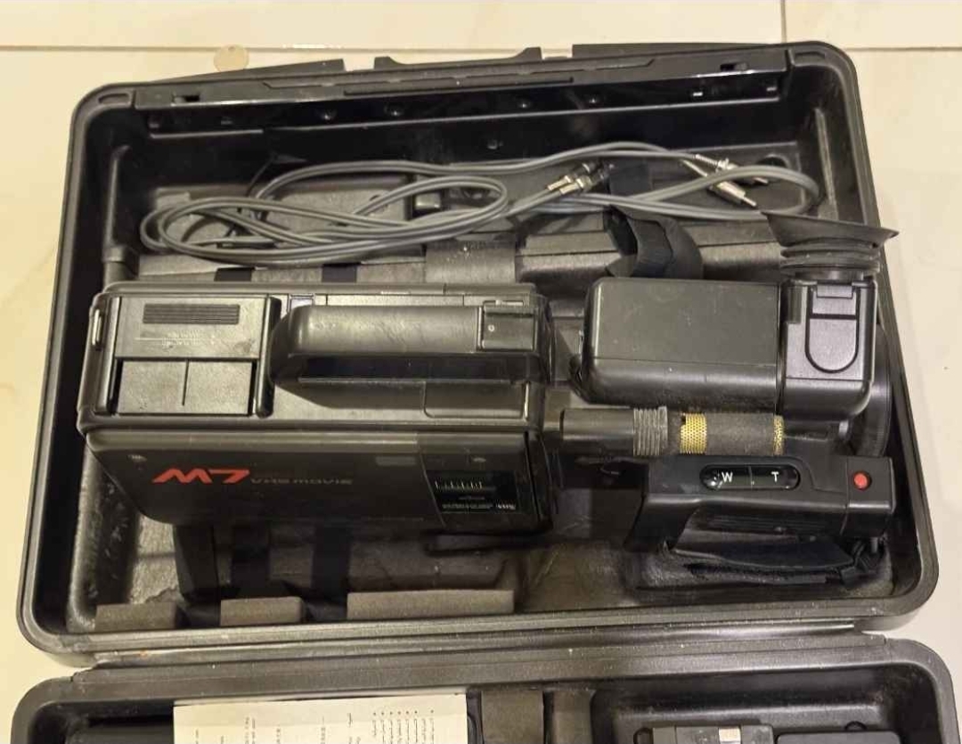 National m7 movie camera  — Image 6