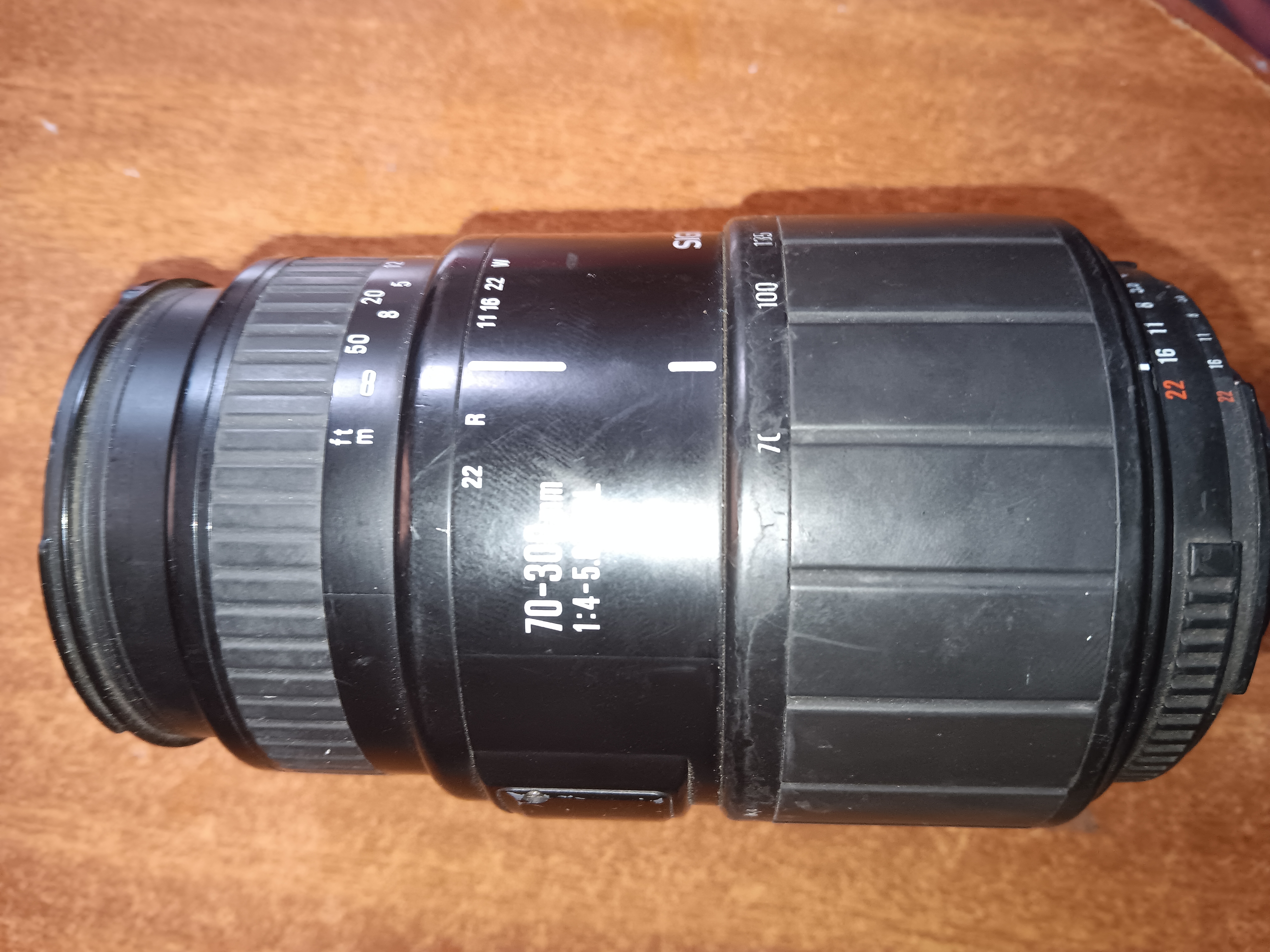 Sigma 70-300mm f/4-5.6 DL Macro telephoto zoom lens.