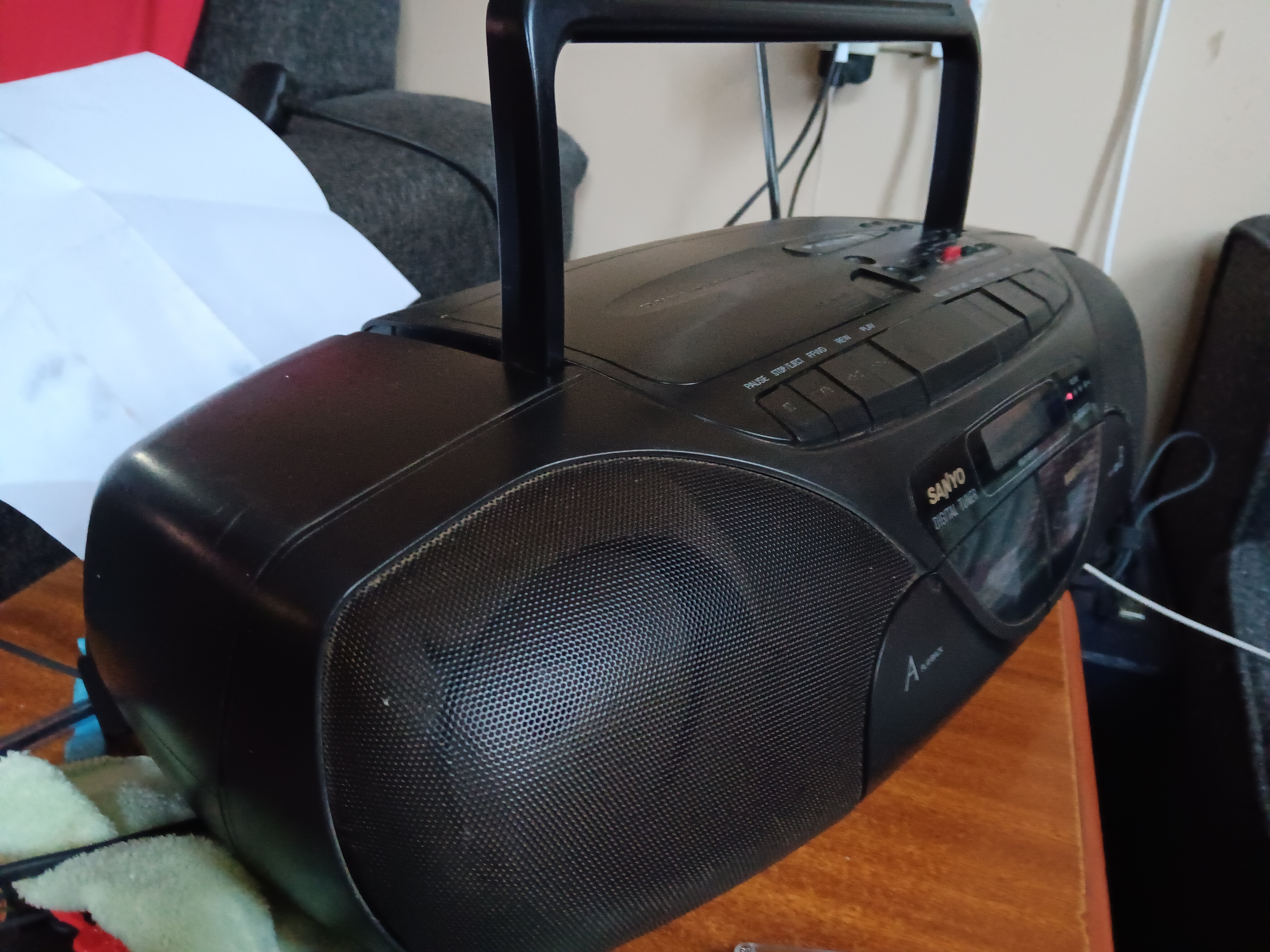 SANYO MCD Z37L BOOMBOX  — Image 11