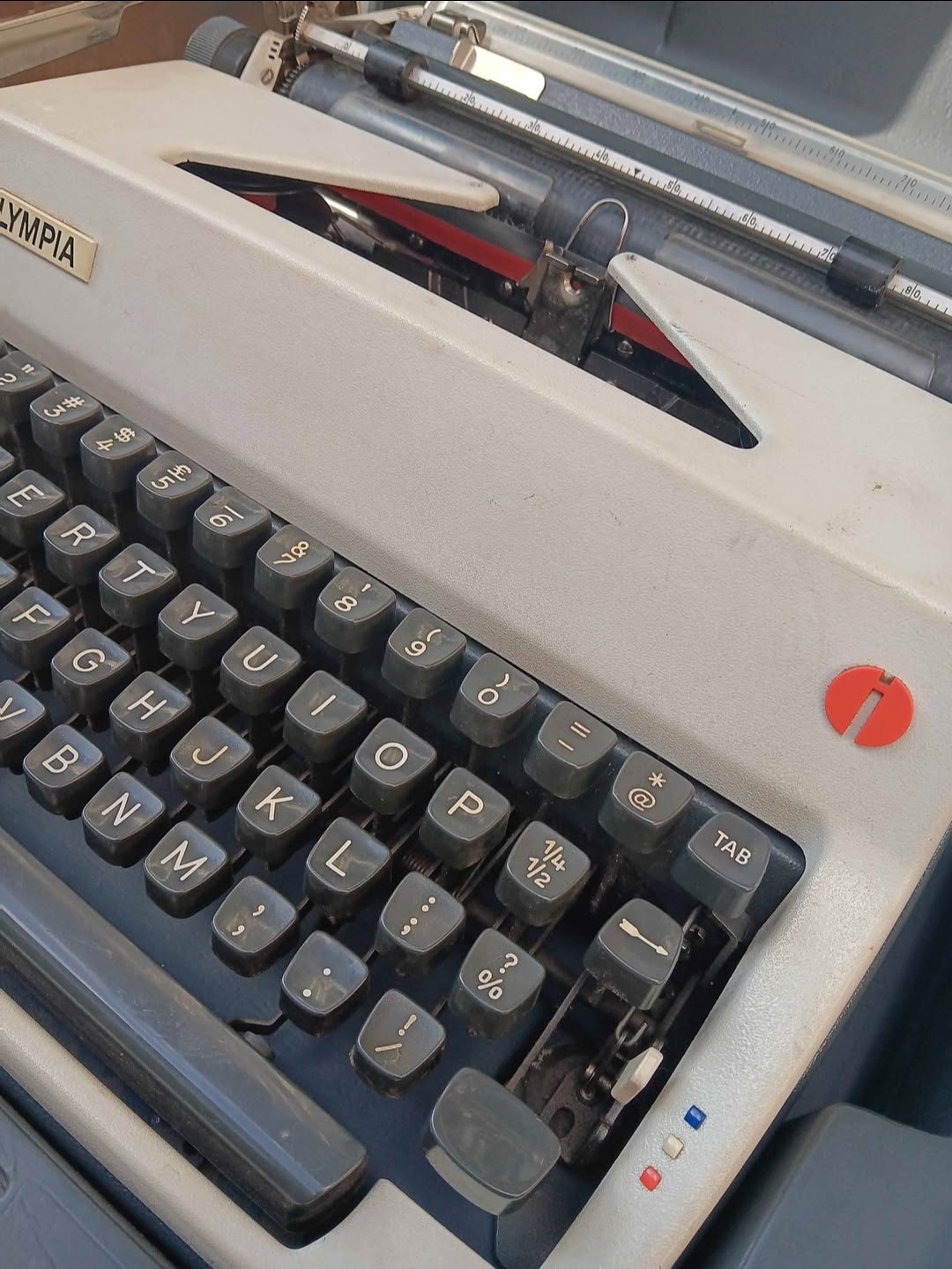 Olympia sm9 manual typewriter  — Image 2