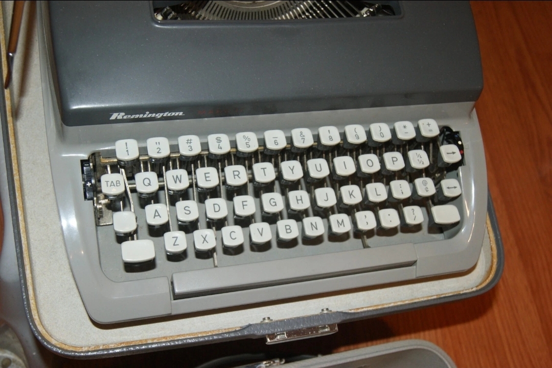 Remington mark two manual typewriter  — Image 3