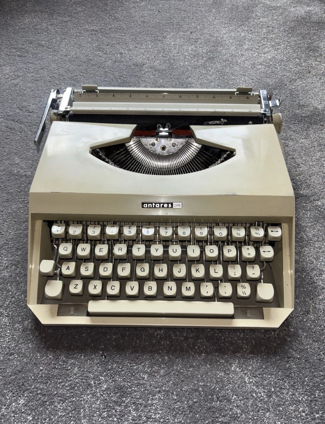 Antares Capri manual typewriter  — Image 4