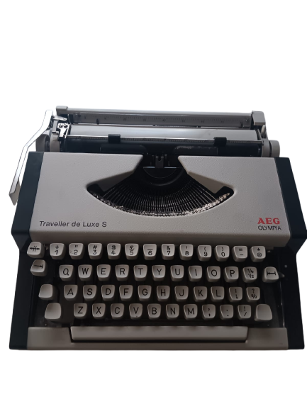 Olympia Traveller's de Luxe S Typewriter — Image 7