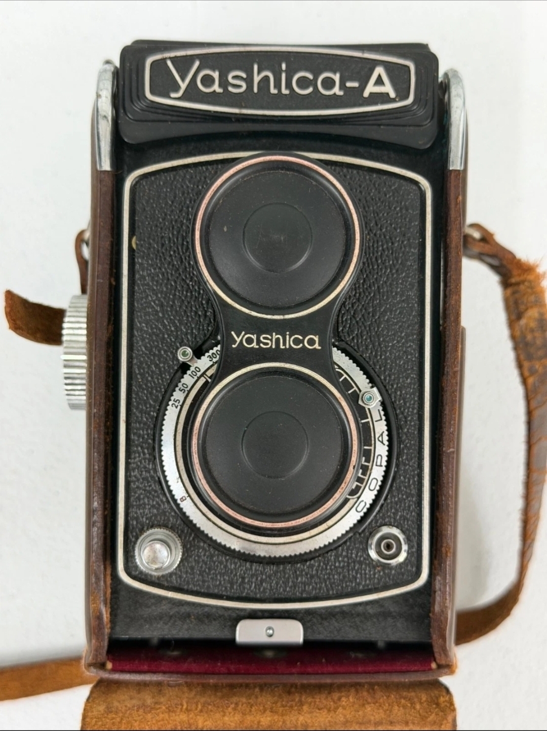 Yashica A twin lens reflex 120 mm film camera  — Image 5