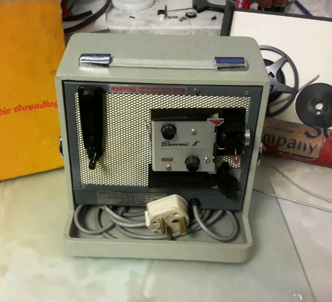 Kodak brownie 8 movie projector A15g — Image 2
