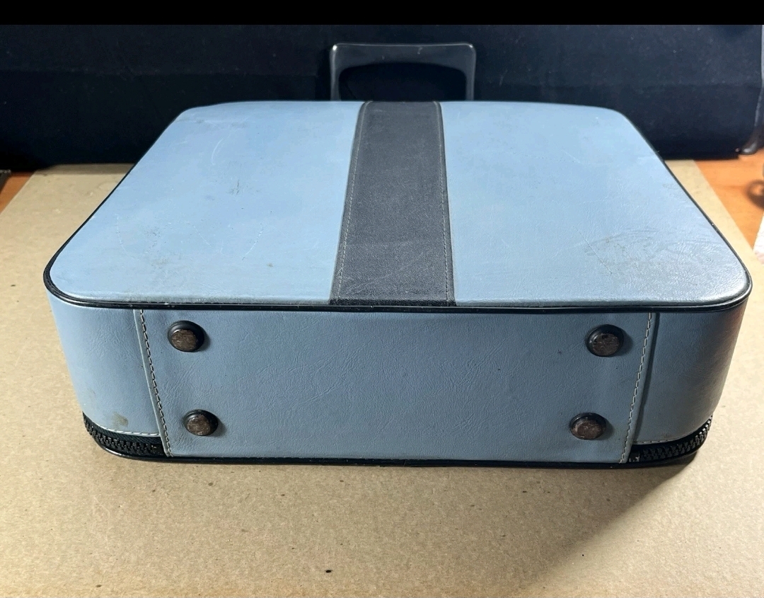 Olivetti lettera 32 manual typewriter  — Image 10