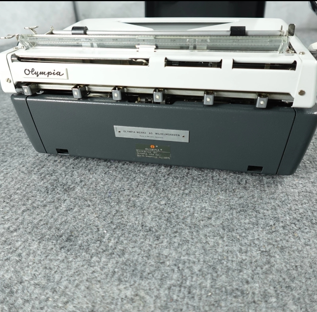 Olympia sm9 manual typewriter  — Image 5