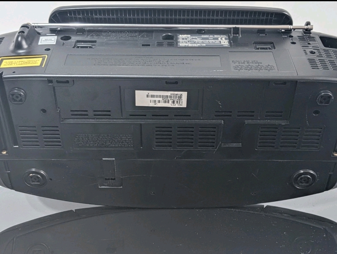 SANYO MCD Z37L BOOMBOX  — Image 6